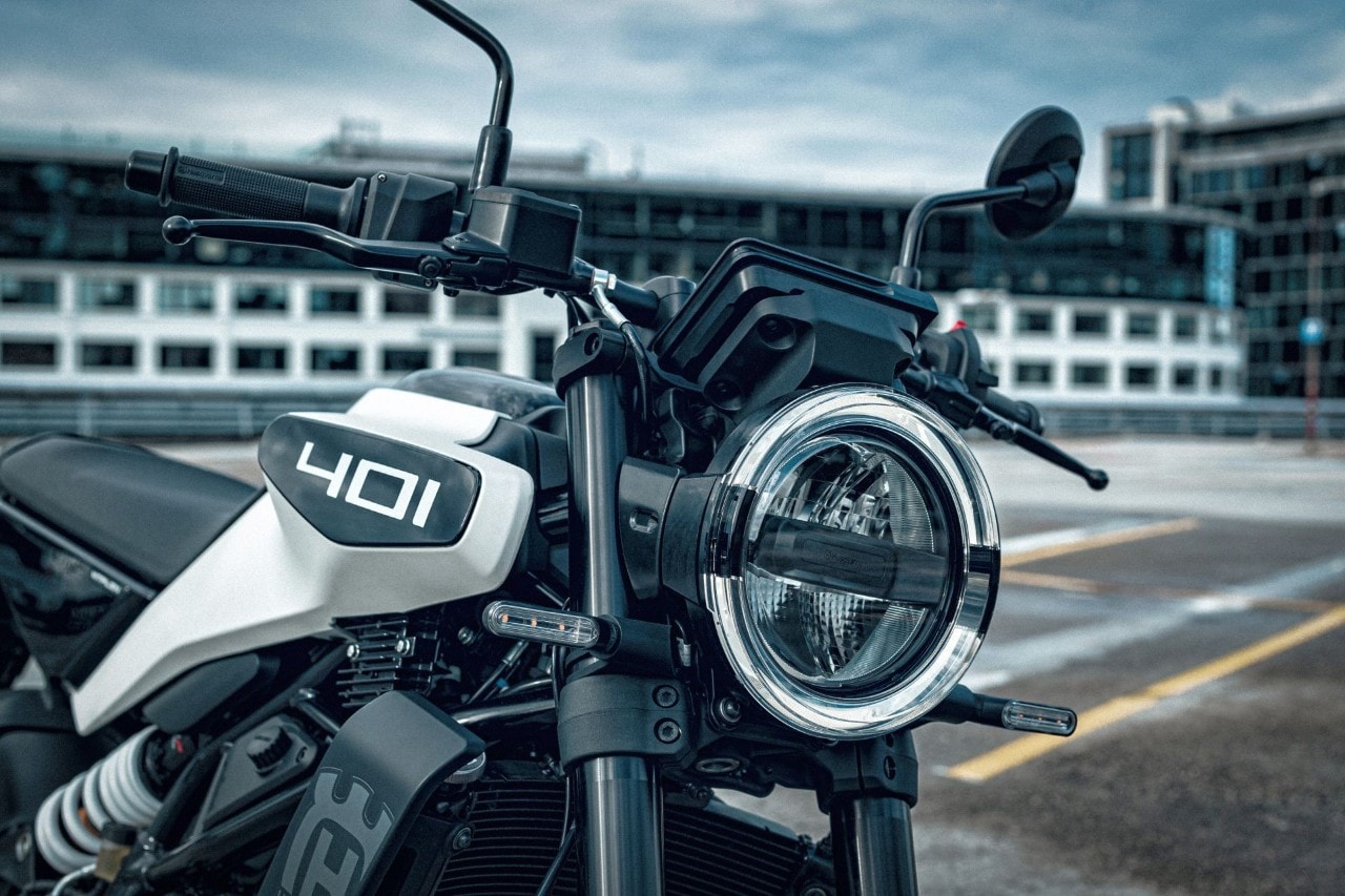 Husqvarna Svartpilen e Vitpilen 401: fuori cambia poco, dentro cambia tutto +VIDEO+